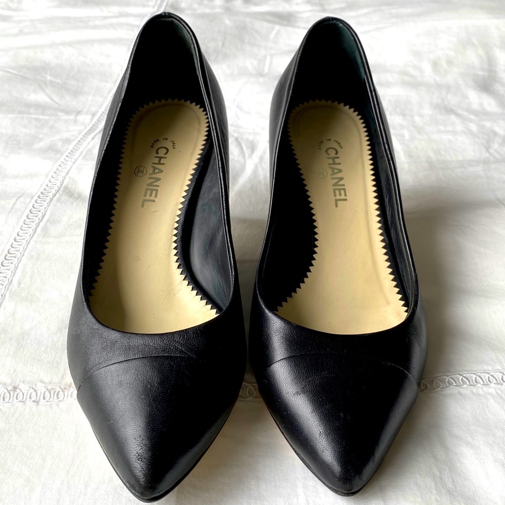 CHANEL Vintage Black Kitten Heels